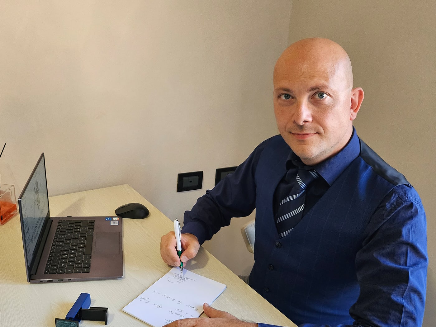 La scrivania dello studio